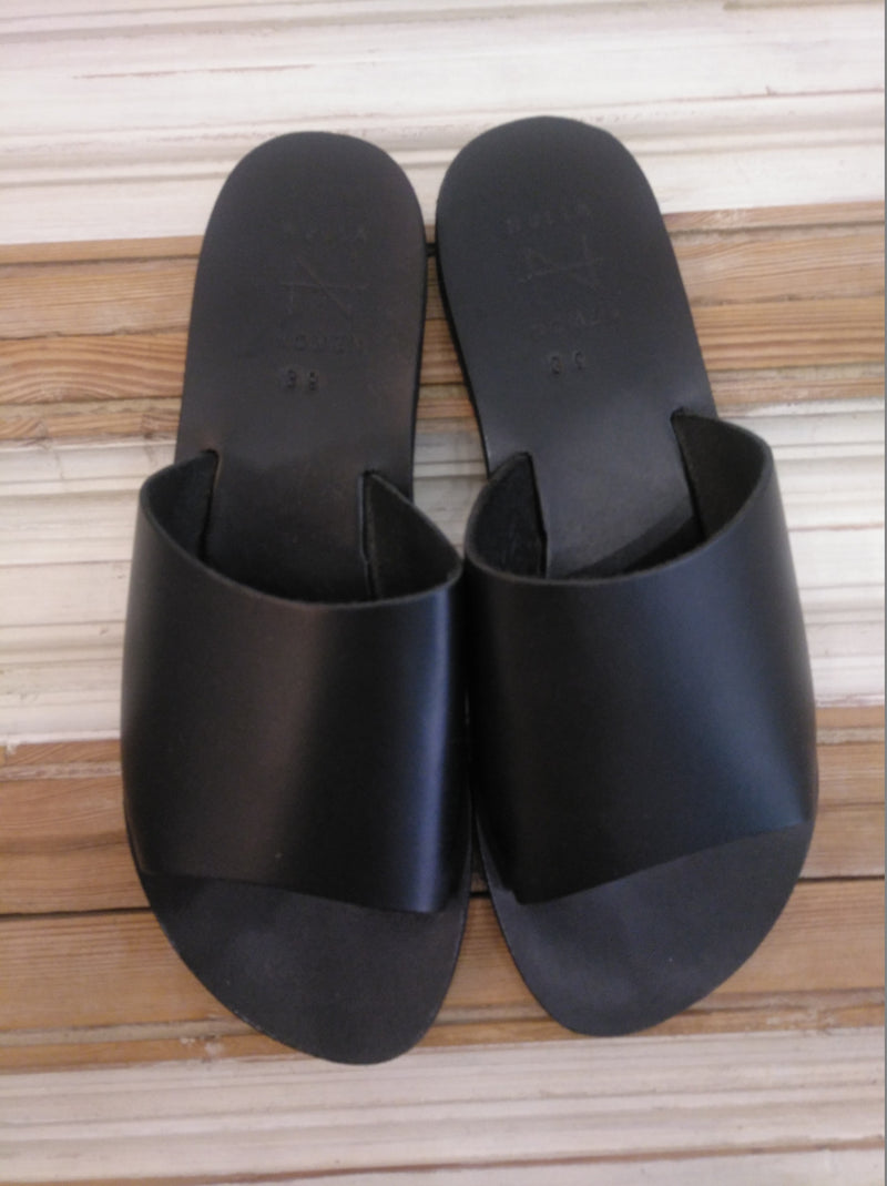 Nulla Nomen Black Slip On Sandals