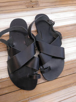 Nulla Nomen Black Sandals with Toe ring
